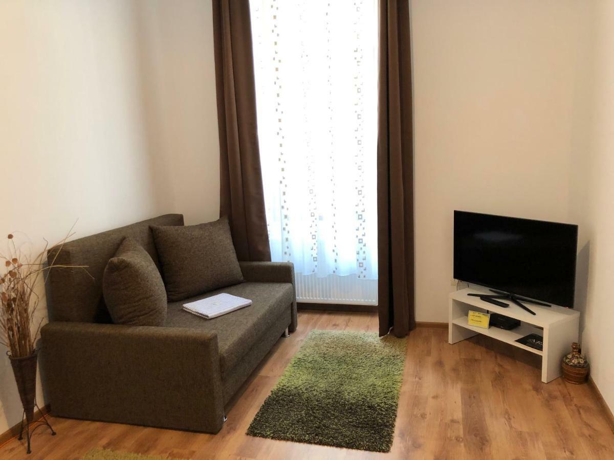 Poppys Apartment อาราด ภายนอก รูปภาพ
